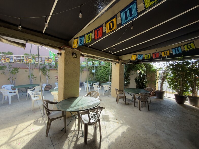 More Photos Of 8950 Laurel Canyon Blvd, Sun Valley Restaurant For Lease