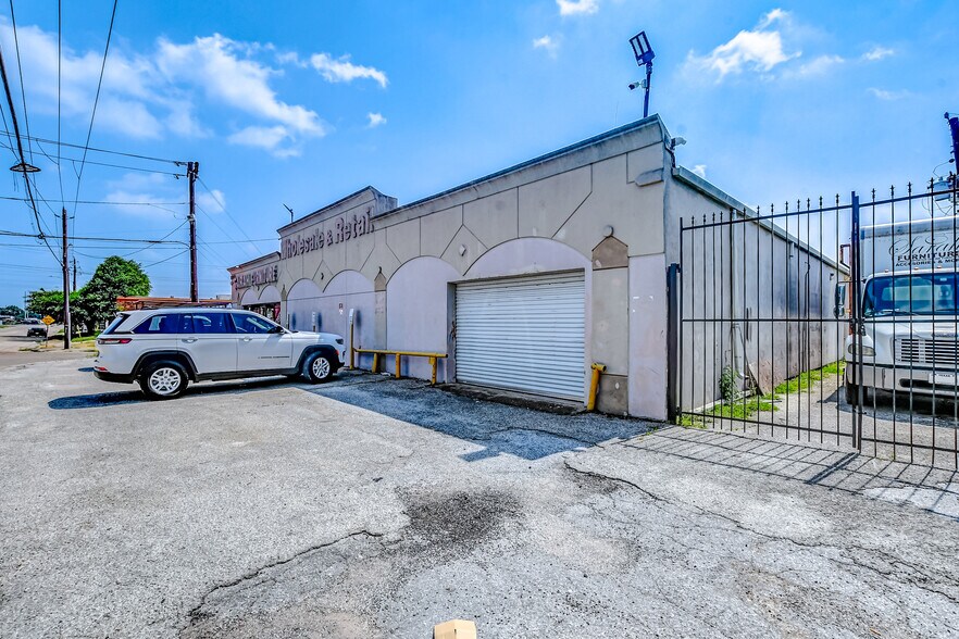 More Photos Of 8009 Harwin Dr, Houston Freestanding For Sale