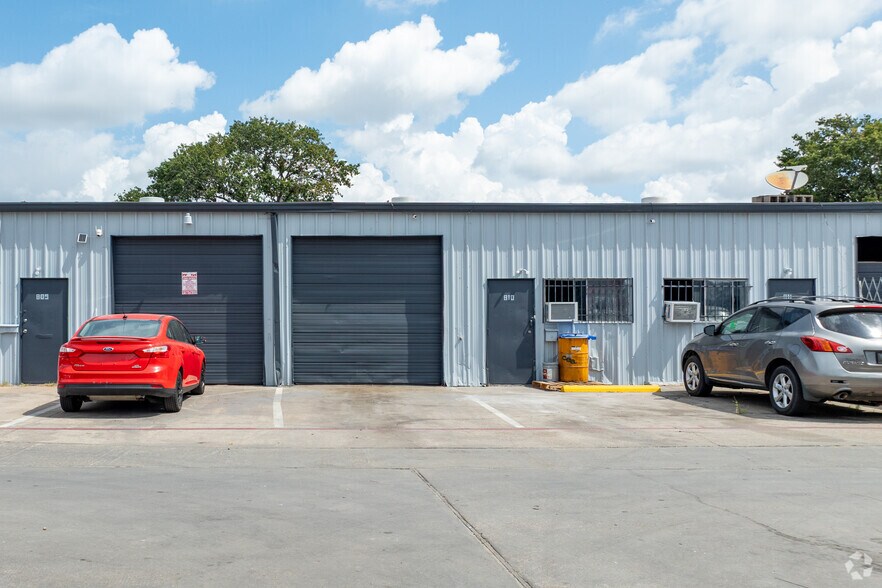 More Photos Of 7676 N I-45, Houston Unknown For Lease