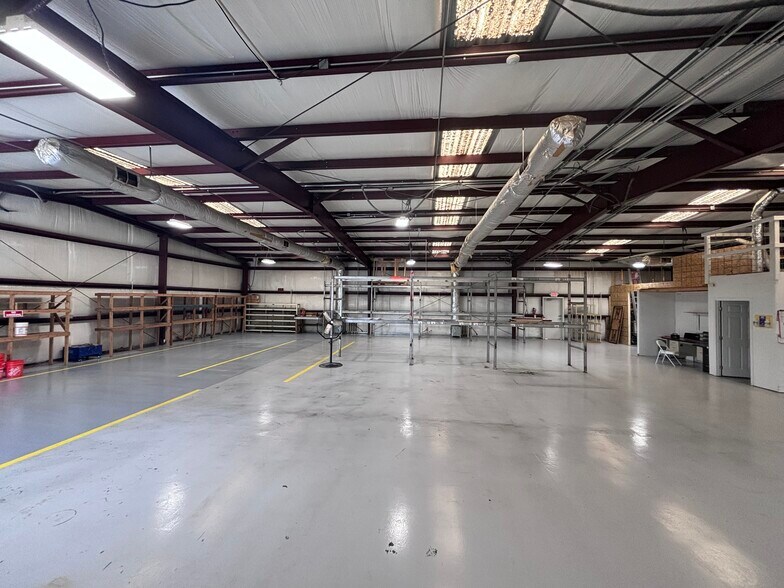 More Photos Of 1032 Commercial Dr, Brunswick Flex For Sale