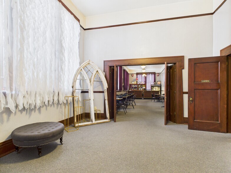 More Photos Of 619 Blondeau St, Keokuk Office For Sale