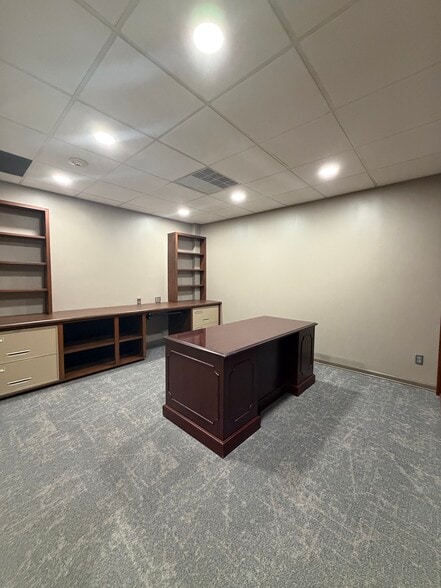 More Photos Of 104 E Main St, Johnson City Office For Lease
