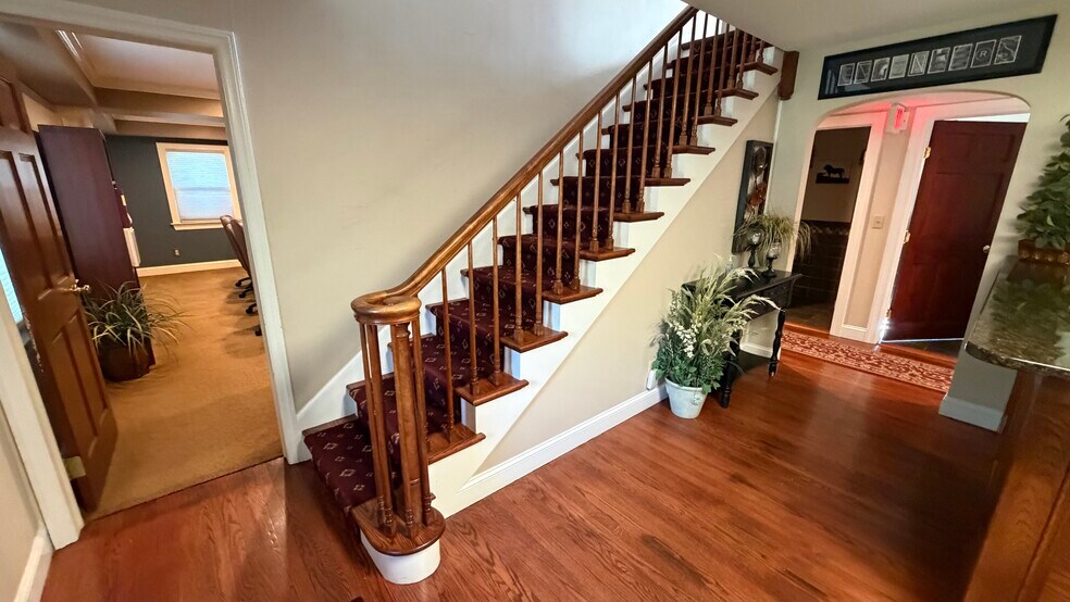 More Photos Of 205 State Route 31 N, Washington Office Residential For Sale