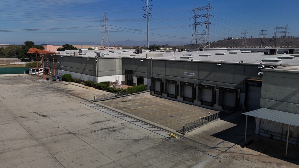 More Photos Of 26455 Ruether Ave, Valencia Showroom For Sale