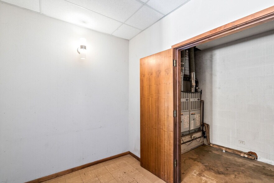 More Photos Of 1701 W Woodlawn Ave, San Antonio Religious Facility For Sale