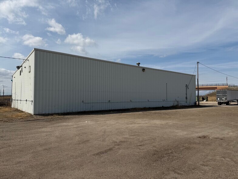 More Photos Of 1705 Dixie Rd, Neenah Flex For Lease