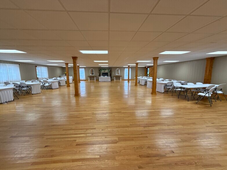 More Photos Of 102 Live Oak St, Tabor City Restaurant For Sale