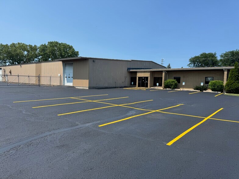 Primary Photo Of 3675 N Main St, Oshkosh Warehouse For Lease
