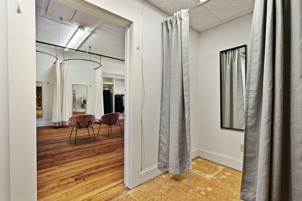 More Photos Of 317 W Broughton St, Savannah Storefront Retail Office For Lease