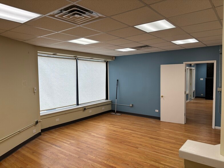 More Photos Of 4210 W Irving Park Rd, Chicago General Retail For Lease