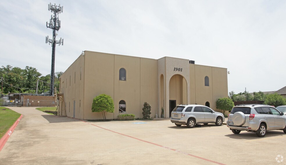 More Photos Of 1901 Industrial Blvd, Colleyville Religious Facility For Lease