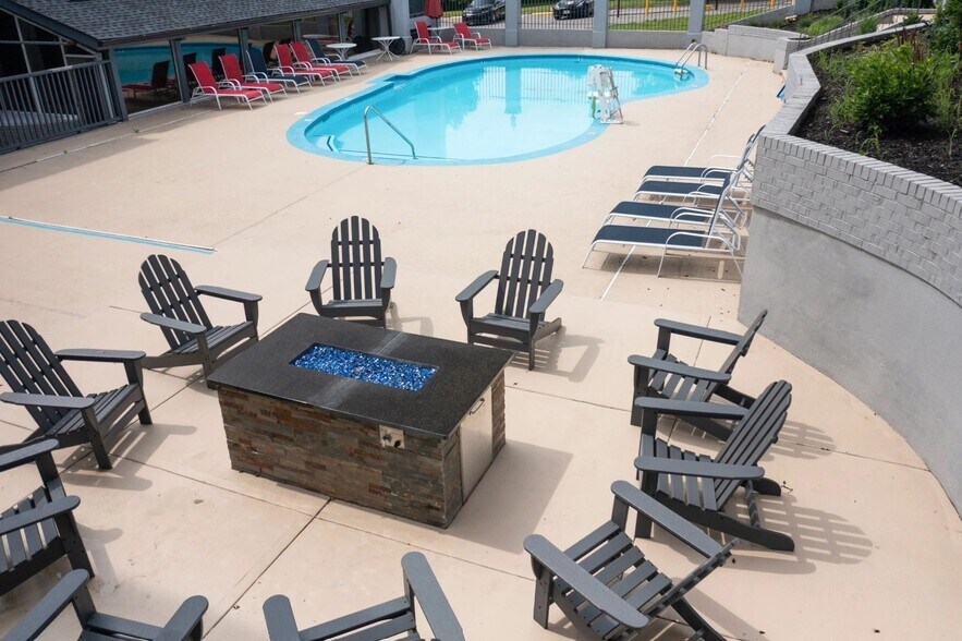 More Photos Of 2425 Atrium Way, Nashville Apartments For Sale