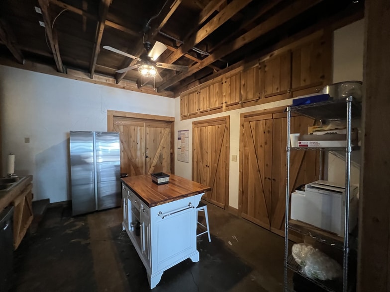 More Photos Of 4417 Belmont Ave, Dallas Flex For Sale