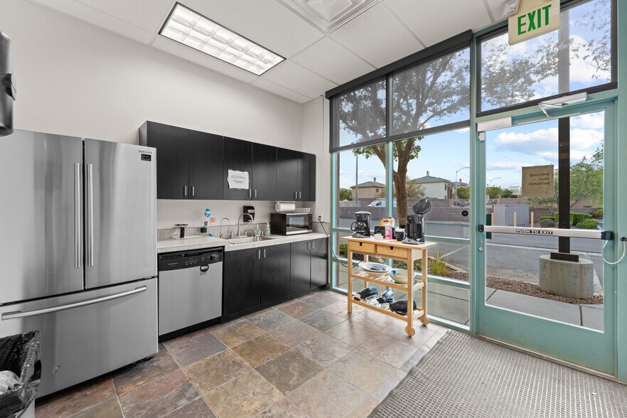 More Photos Of 139 E Warm Springs Rd, Las Vegas Office For Sale