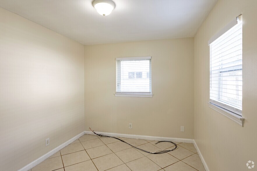 More Photos Of 900-902 SE 1st St, Pompano Beach Apartments For Sale