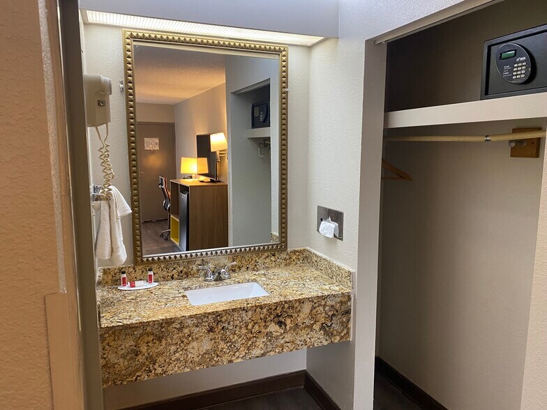 More Photos Of 2701 Highway 82 E, Greenville Hotel For Sale