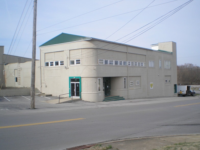 More Photos Of 714 W Main St, Murfreesboro Warehouse For Lease