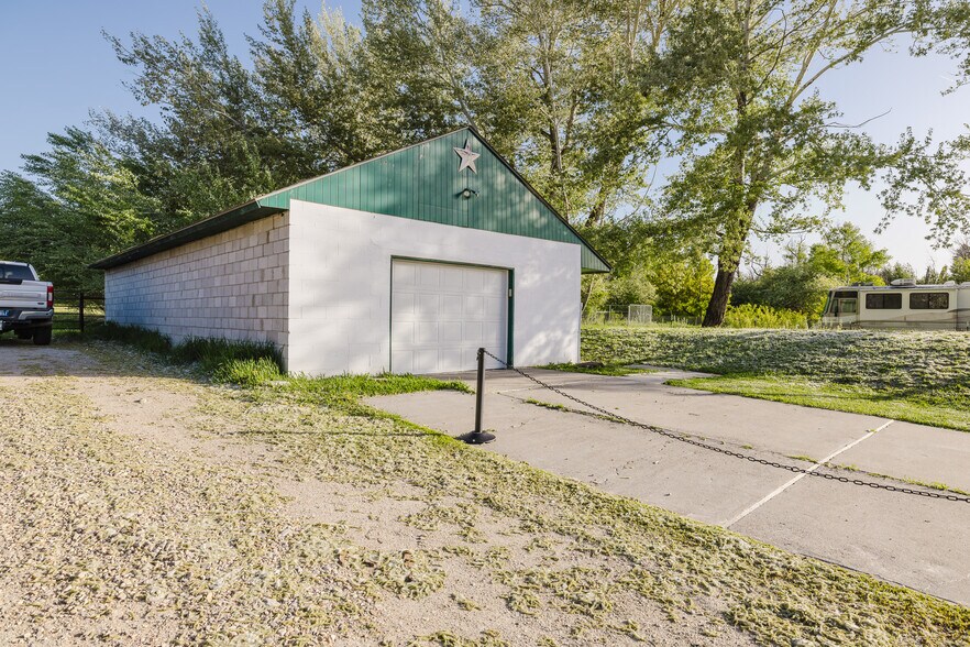 More Photos Of 925 Lamoille Hwy, Lamoille Hotel For Sale