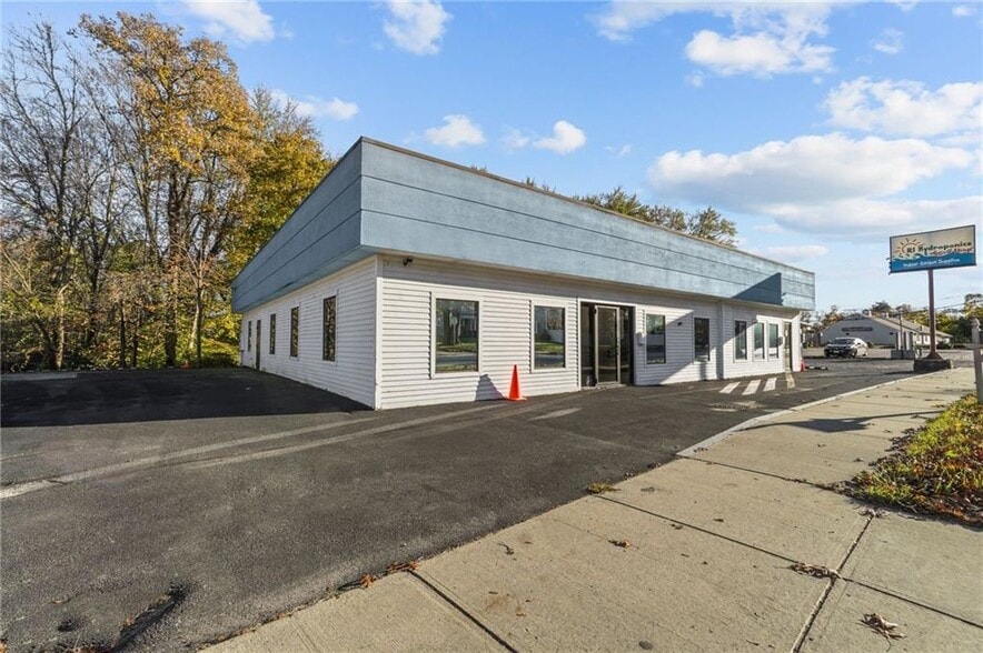 Primary Photo Of 495 Central Ave, Seekonk Medical For Lease