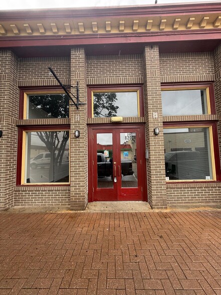 More Photos Of 820 S Austin Ave, Georgetown Storefront For Sale