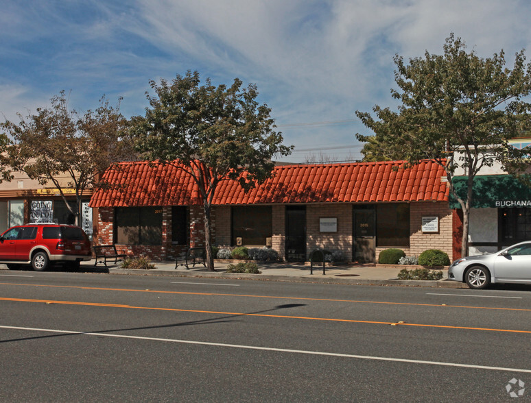 Primary Photo Of 2015-2017 W Burbank Blvd, Burbank Storefront For Lease