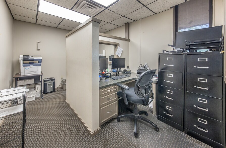 More Photos Of 2599 74th St, Lubbock Office For Sale