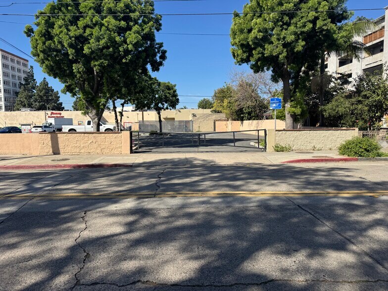 More Photos Of 1315 N Main St, Santa Ana Freestanding For Lease