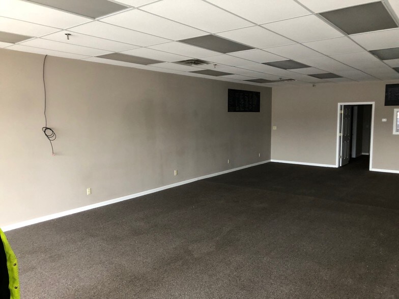 More Photos Of 3121-3149 E Thompson Rd, Indianapolis Unknown For Lease