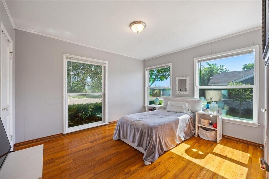 More Photos Of 106 Saint Mary St, Rockwall Office Residential For Sale