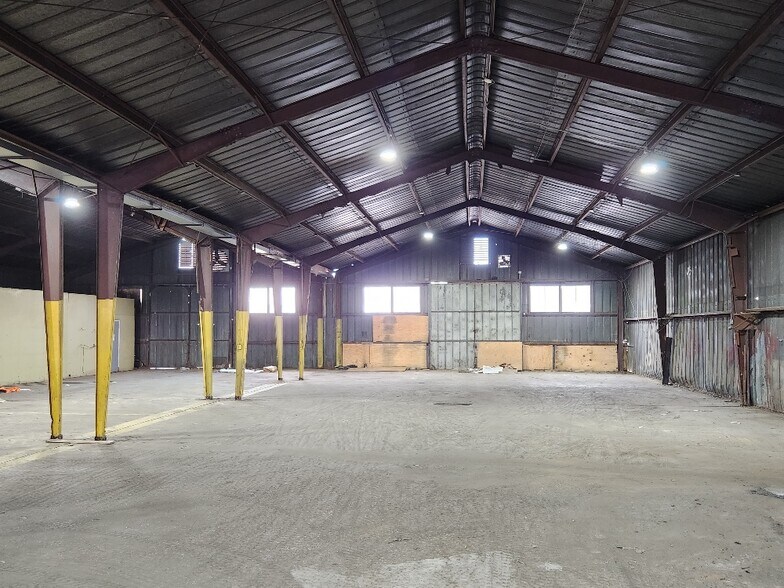More Photos Of 237 W Liddell St, Charlotte Warehouse For Lease