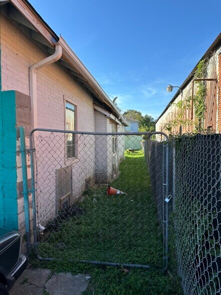 More Photos Of 304 S Lockwood Dr, Houston General Retail For Sale