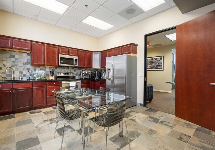 More Photos Of 10037 E Dynamite Blvd, Scottsdale Office For Sale