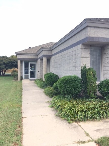 More Photos Of 9506 Hospital Ave, Nassawadox Medical For Sale