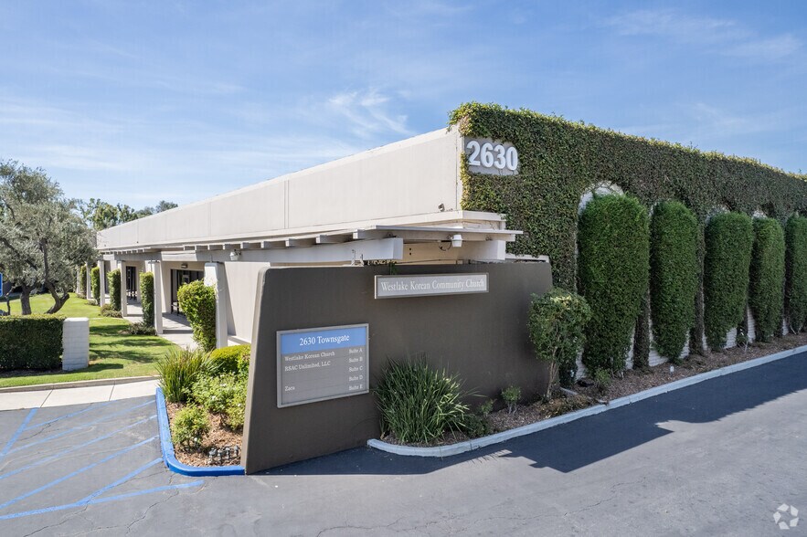 More Photos Of 2630 Townsgate Rd, Westlake Village Warehouse For Lease