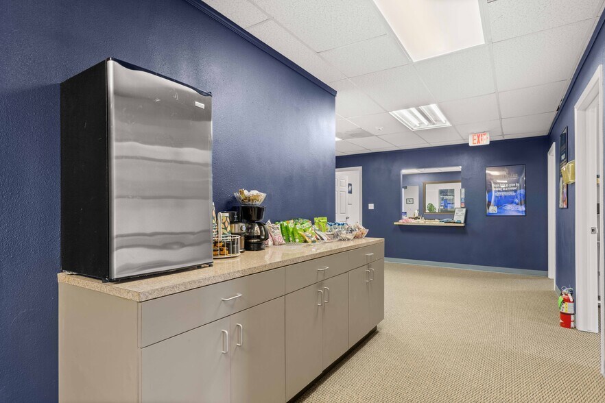 More Photos Of 2045 Space Park Dr, Houston Medical For Lease