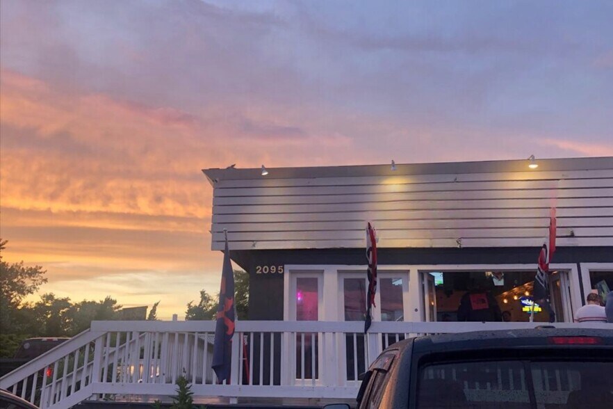 More Photos Of 2095 Montauk Hwy, Amagansett Restaurant For Lease