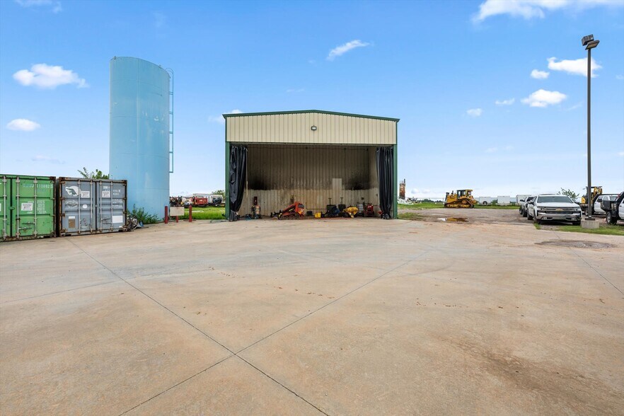 More Photos Of 12400 S Sunnylane Rd, Moore Manufacturing For Lease