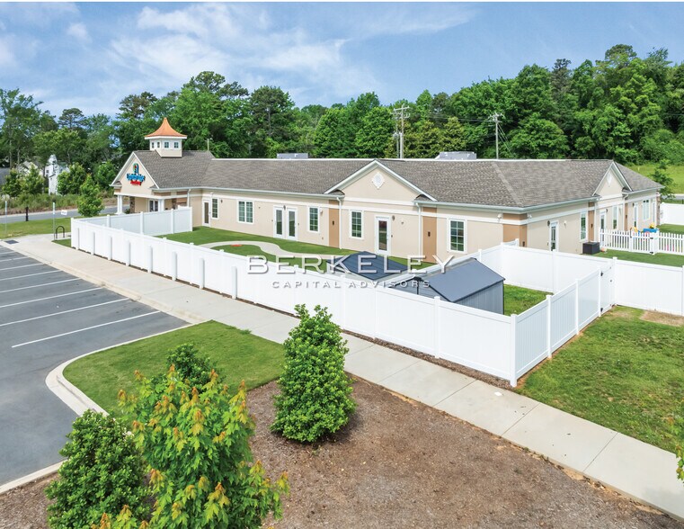 More Photos Of 12830 Eastfield Rd, Huntersville General Retail For Sale