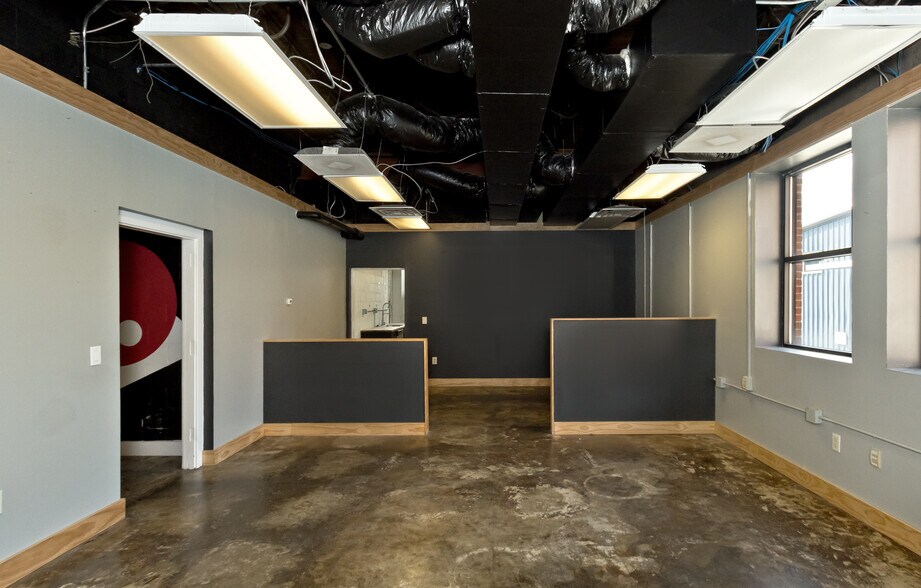 More Photos Of 46 Aston St, Asheville Light Manufacturing For Lease