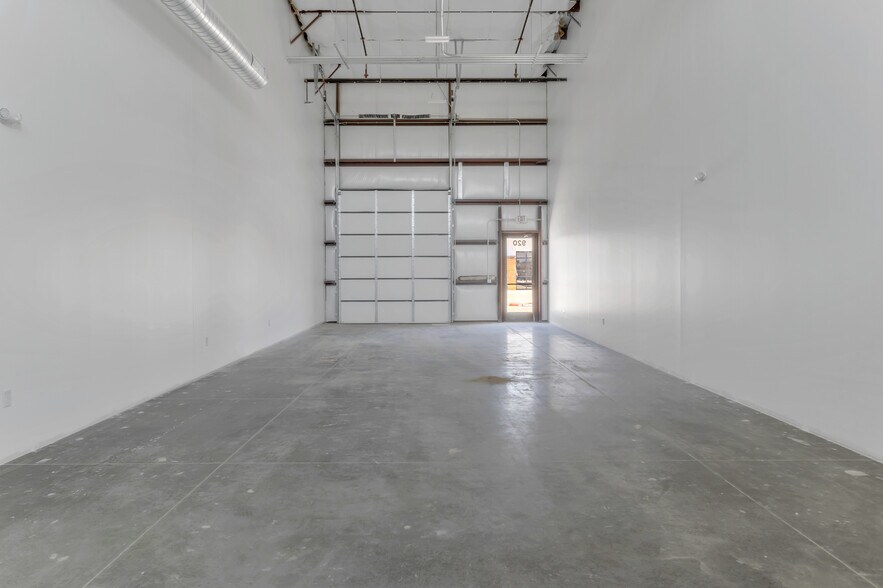 More Photos Of 1890 Commerce Park, Round Rock Showroom For Sale
