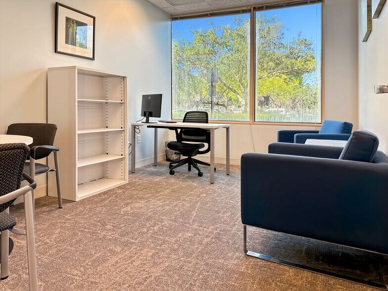 More Photos Of 8201 Peters Rd, Plantation Coworking Space