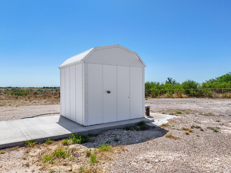 More Photos Of 8794 HWY 83, Briscoe General Retail For Sale