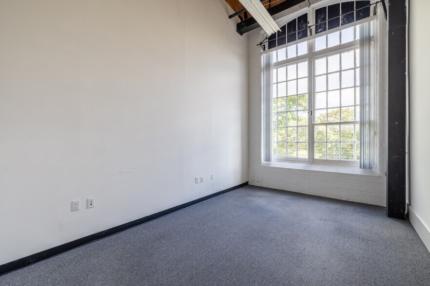 More Photos Of 10 Cordage Park, Plymouth Unknown For Lease