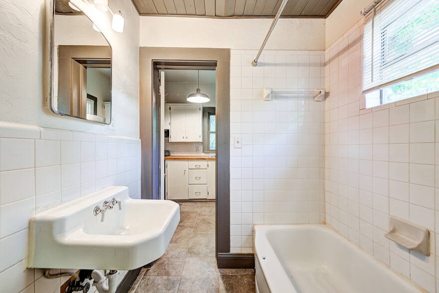 More Photos Of 408 Chautauqua Ave, Norman Multifamily For Sale