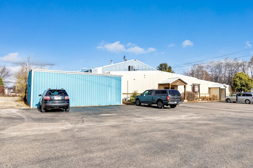 More Photos Of 715 Redfield St, Waupaca Freestanding For Sale