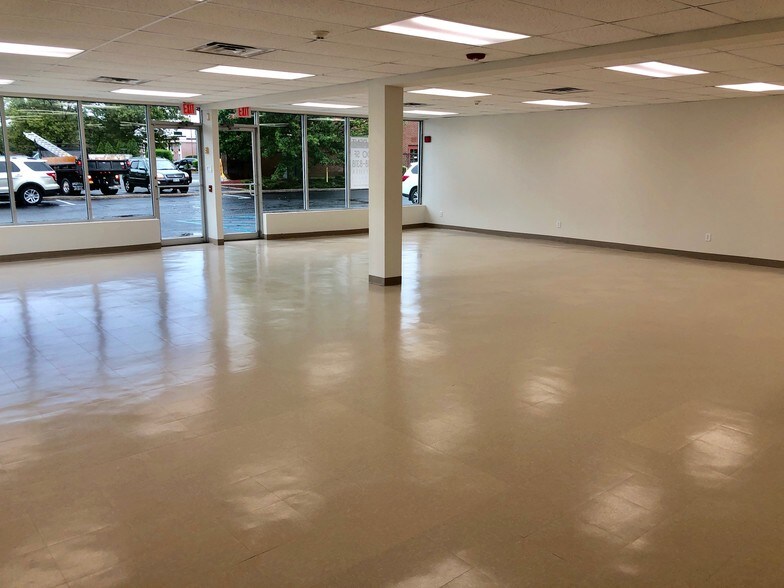 More Photos Of 1599 Smithtown Ave, Bohemia Freestanding For Lease