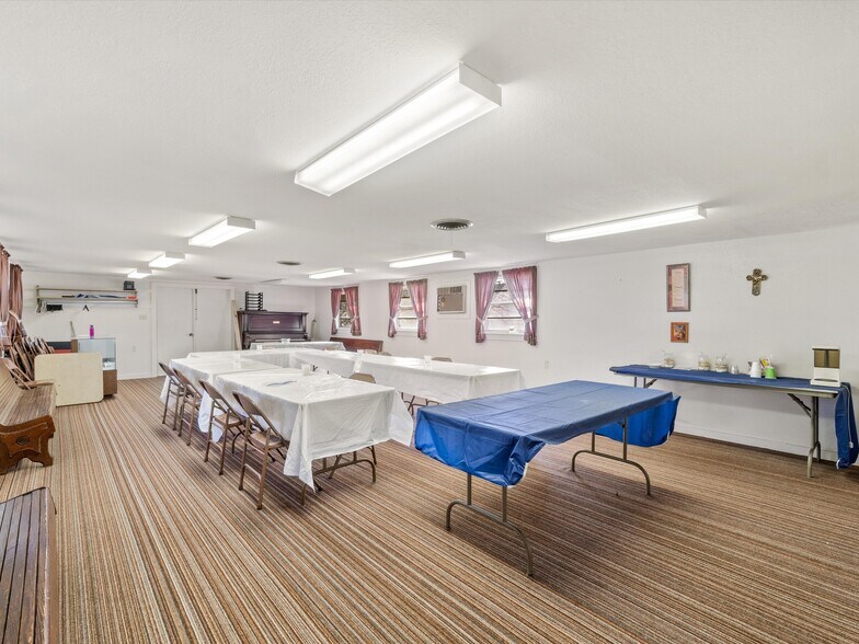 More Photos Of 307 Broadnax St, Daingerfield Religious Facility For Sale