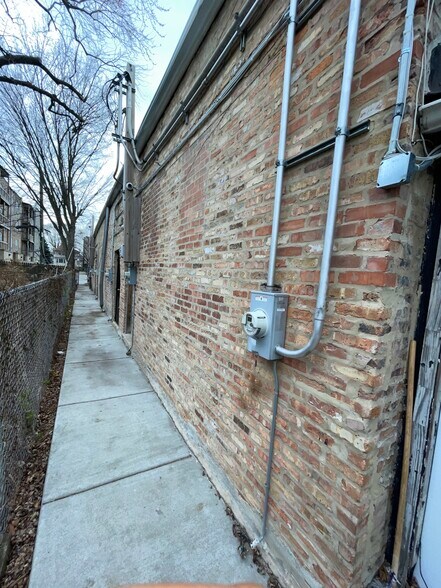 More Photos Of 5933-5945 W Division St, Chicago Storefront For Sale