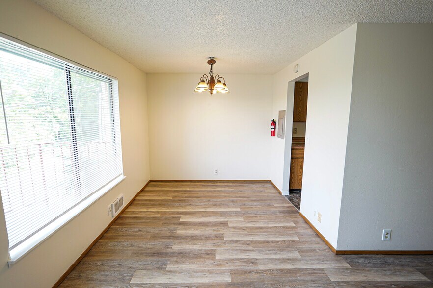 More Photos Of 108 Kensington Ave S, Kent Apartments For Sale