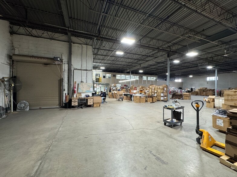 More Photos Of 65 Triangle Blvd, Carlstadt Warehouse For Lease
